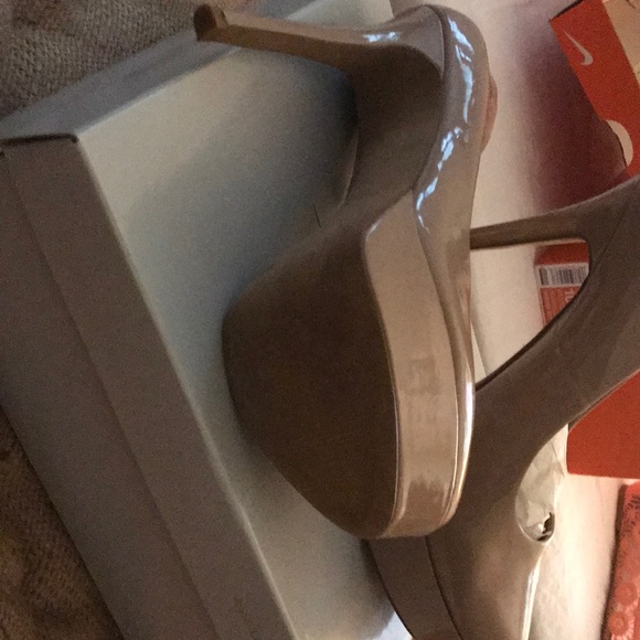 Heels - Picture 3 of 4